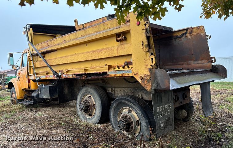image for item EJ7687 1999 International 4900 dump truck