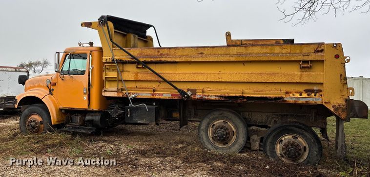 image for item EJ7687 1999 International 4900 dump truck