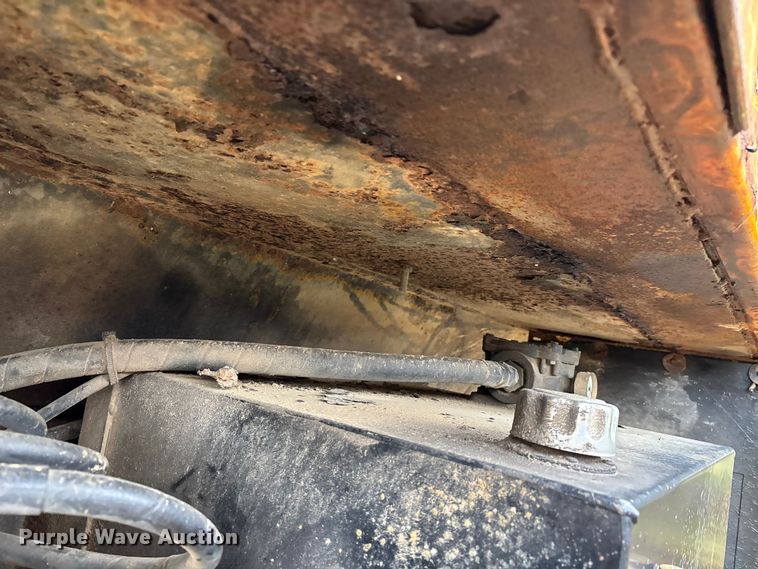 image for item EJ7687 1999 International 4900 dump truck