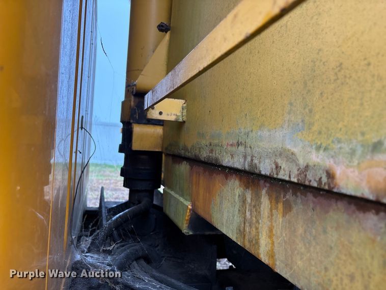 image for item EJ7687 1999 International 4900 dump truck