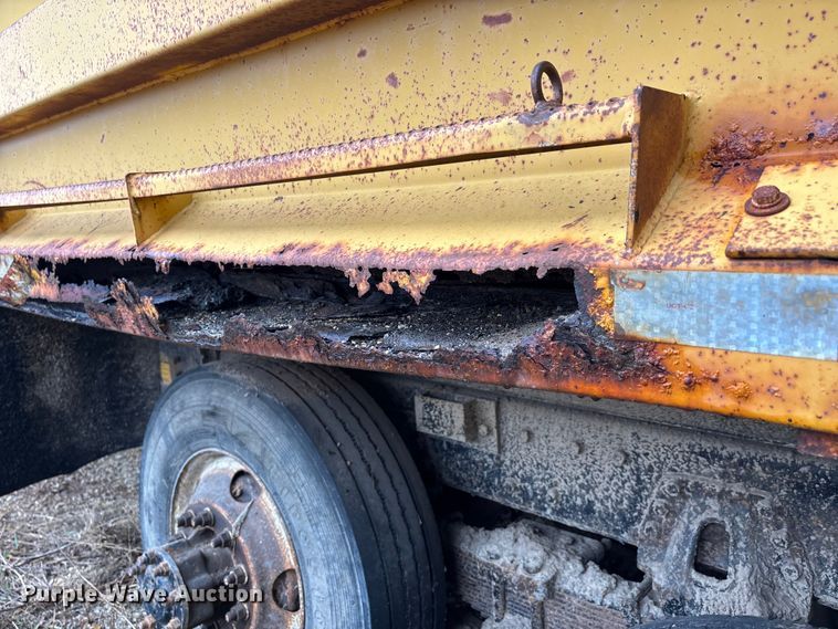 image for item EJ7687 1999 International 4900 dump truck