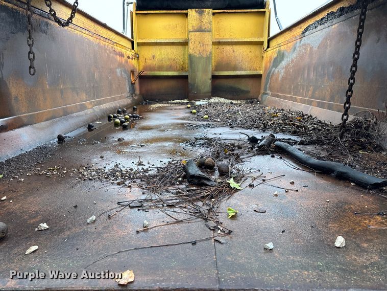 image for item EJ7687 1999 International 4900 dump truck