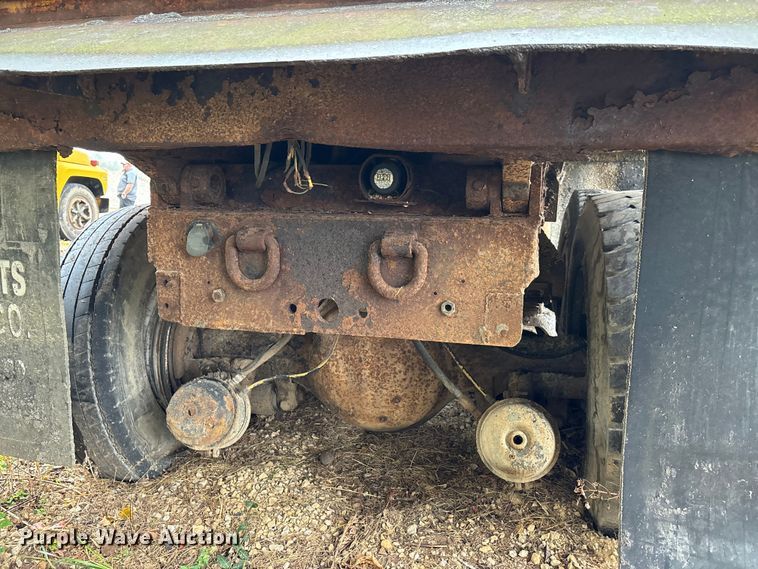 image for item EJ7687 1999 International 4900 dump truck
