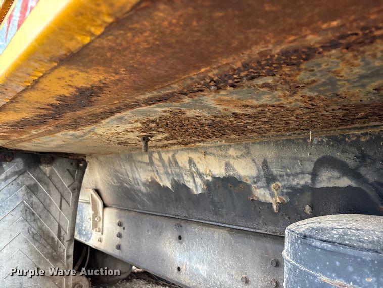 image for item EJ7687 1999 International 4900 dump truck