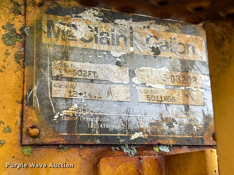 image for item EJ7687 1999 International 4900 dump truck