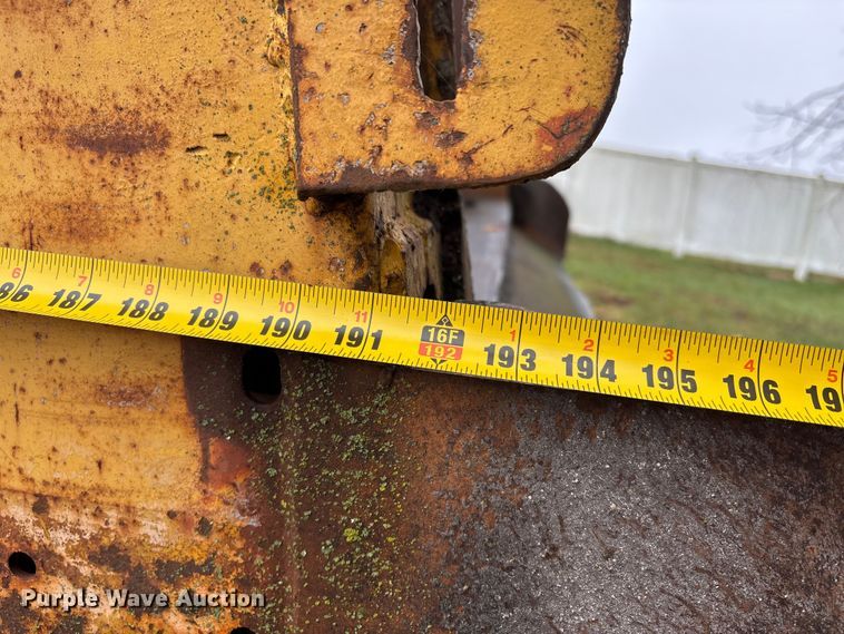 image for item EJ7687 1999 International 4900 dump truck