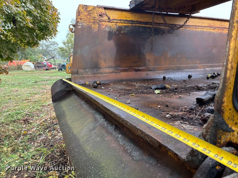 image for item EJ7687 1999 International 4900 dump truck