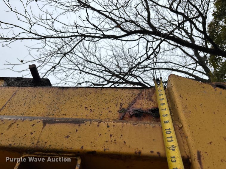 image for item EJ7687 1999 International 4900 dump truck