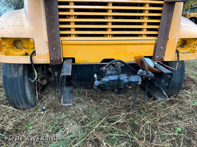 image for item EJ7687 1999 International 4900 dump truck