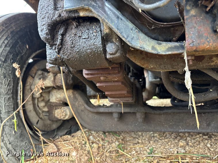 image for item EJ7687 1999 International 4900 dump truck