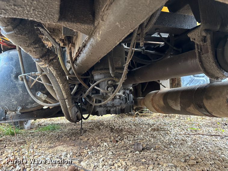 image for item EJ7687 1999 International 4900 dump truck