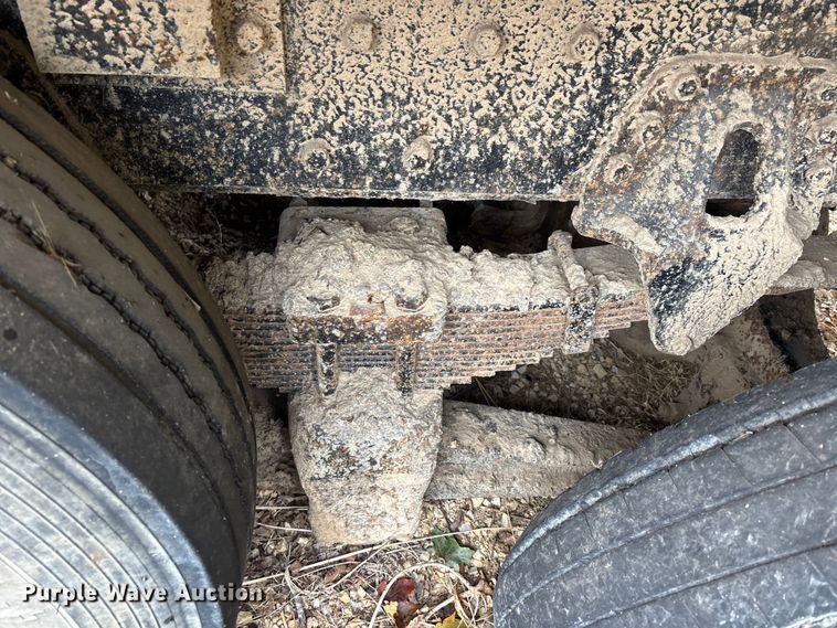 image for item EJ7687 1999 International 4900 dump truck
