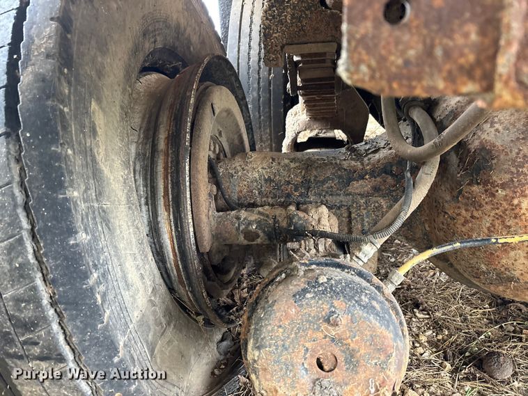 image for item EJ7687 1999 International 4900 dump truck