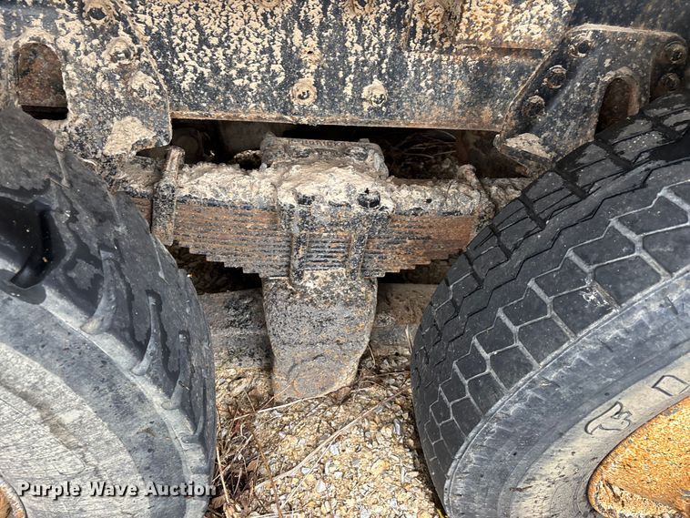 image for item EJ7687 1999 International 4900 dump truck