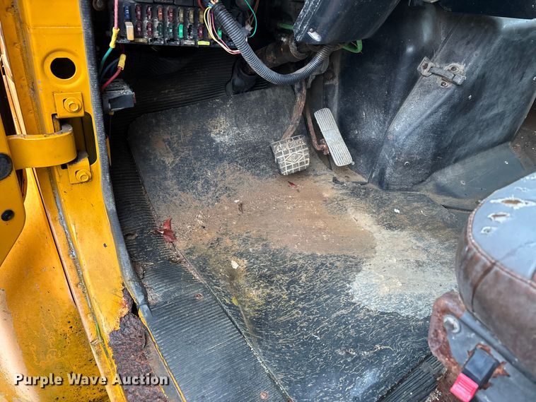 image for item EJ7687 1999 International 4900 dump truck