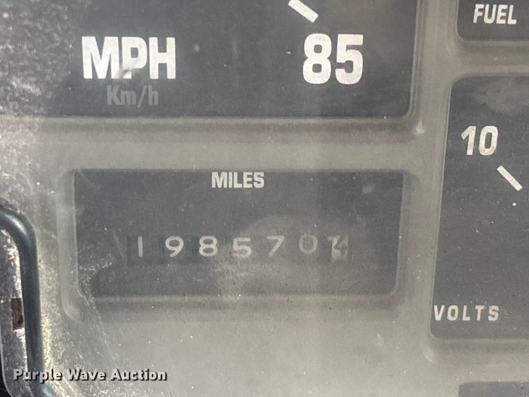 image for item EJ7687 1999 International 4900 dump truck