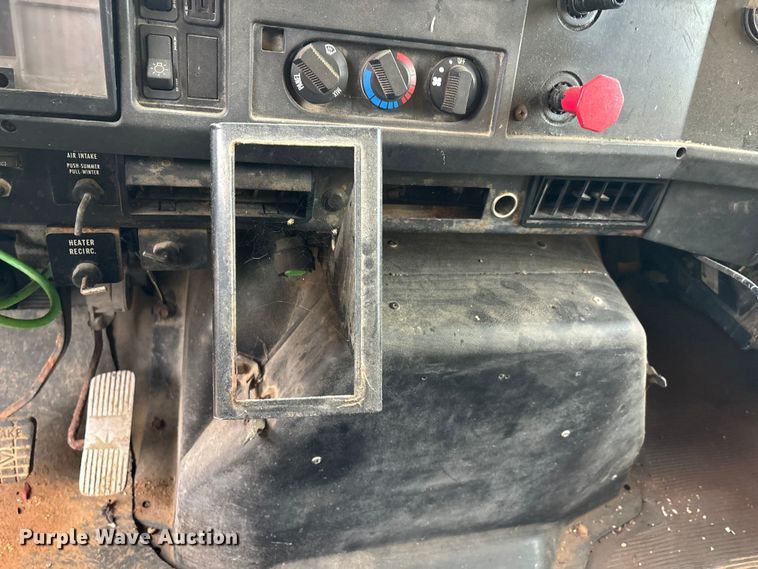 image for item EJ7687 1999 International 4900 dump truck