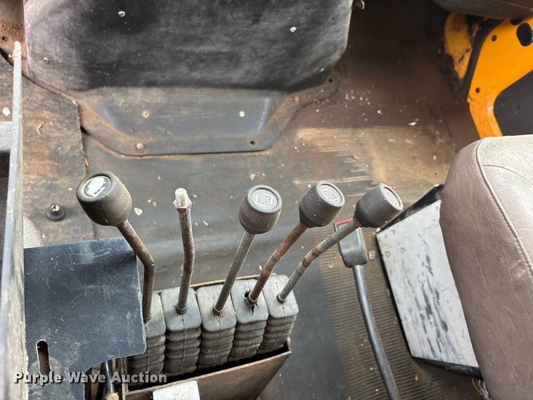 image for item EJ7687 1999 International 4900 dump truck