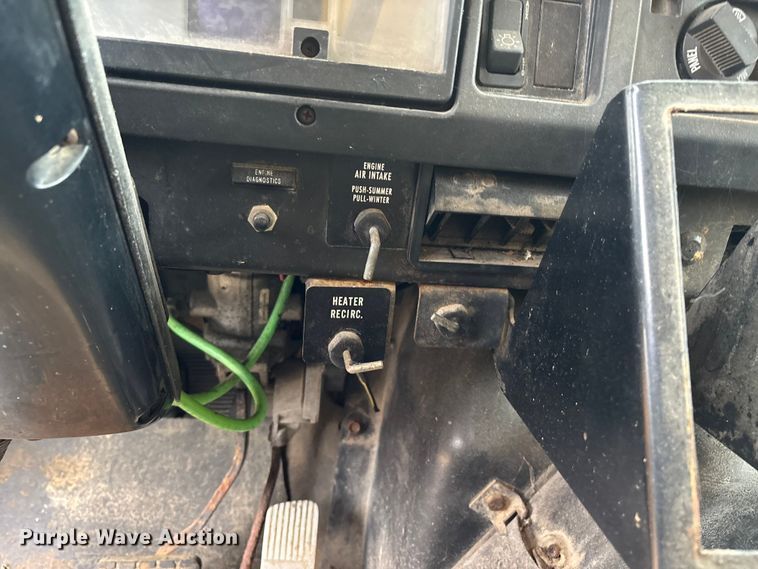 image for item EJ7687 1999 International 4900 dump truck