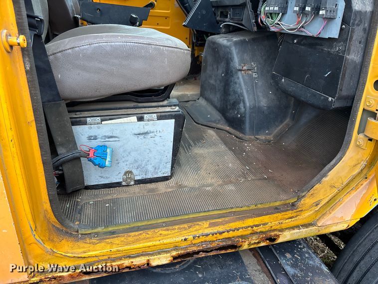 image for item EJ7687 1999 International 4900 dump truck