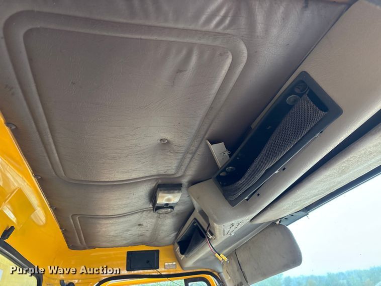 image for item EJ7687 1999 International 4900 dump truck