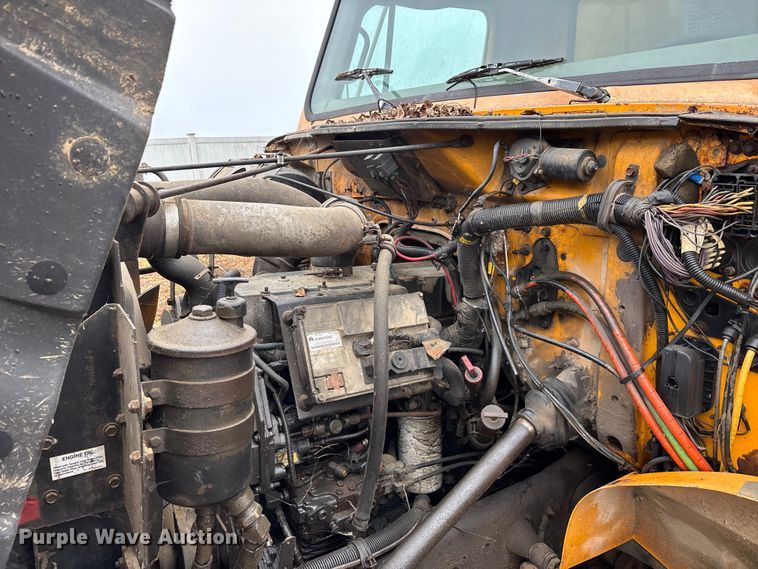 image for item EJ7687 1999 International 4900 dump truck