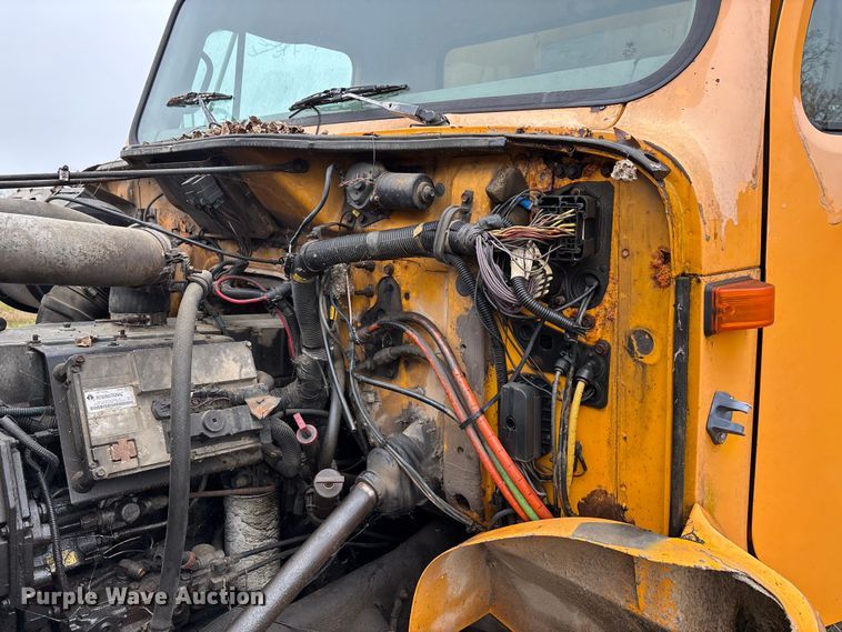 image for item EJ7687 1999 International 4900 dump truck