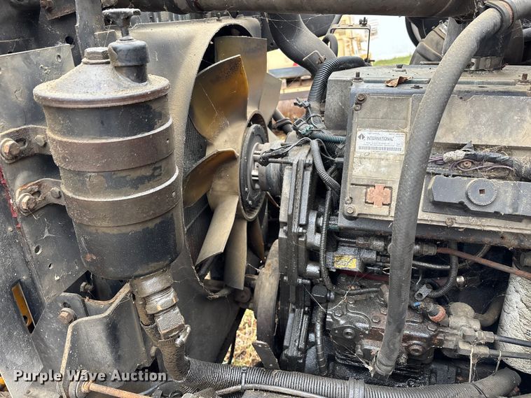 image for item EJ7687 1999 International 4900 dump truck