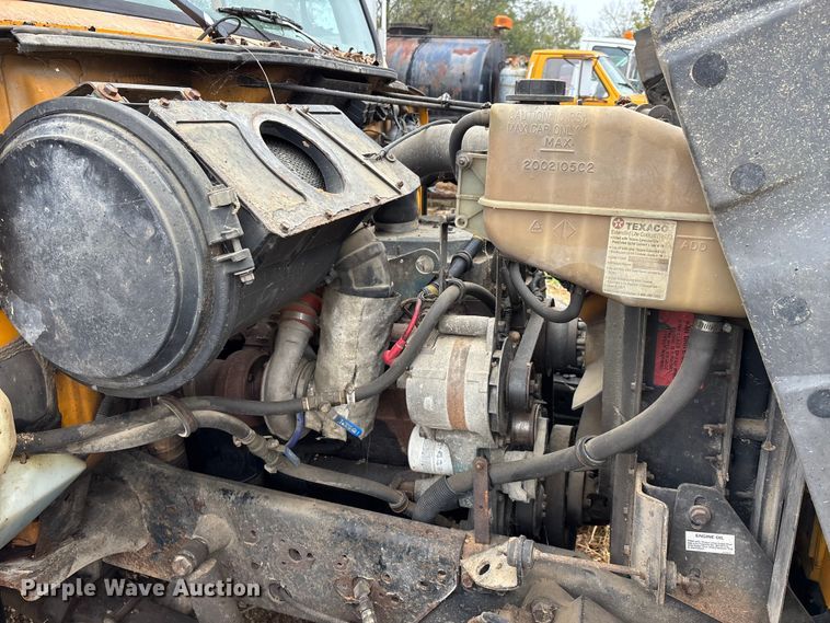 image for item EJ7687 1999 International 4900 dump truck