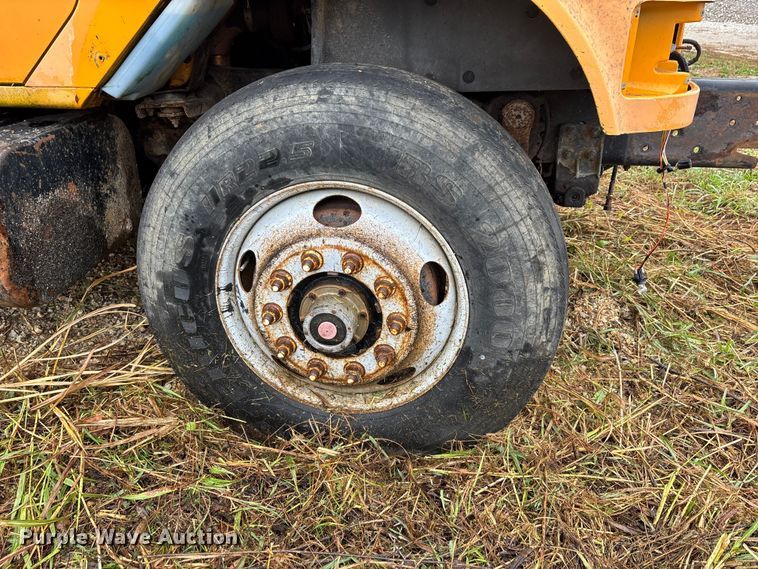 image for item EJ7687 1999 International 4900 dump truck