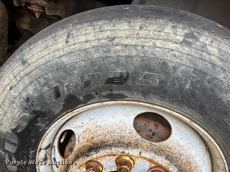 image for item EJ7687 1999 International 4900 dump truck