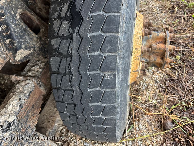 image for item EJ7687 1999 International 4900 dump truck