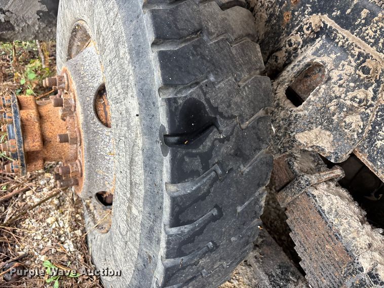 image for item EJ7687 1999 International 4900 dump truck