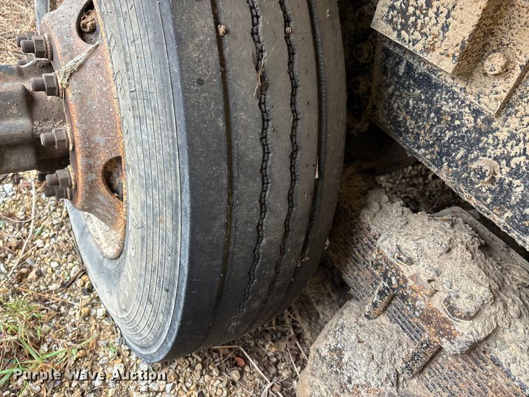 image for item EJ7687 1999 International 4900 dump truck