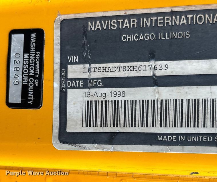 image for item EJ7687 1999 International 4900 dump truck