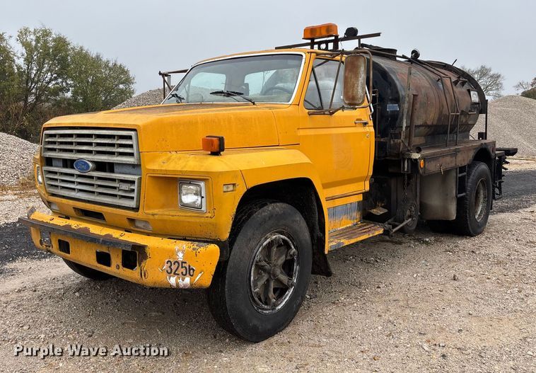 1985 Ford F800