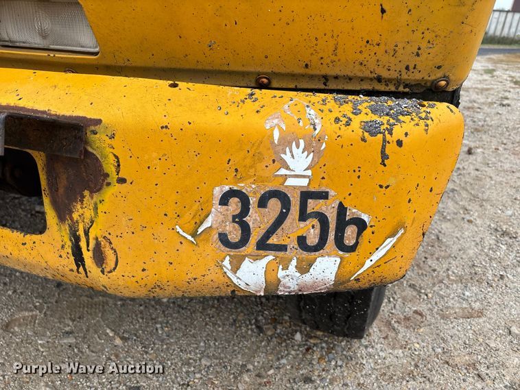 image for item EJ7691 1985 Ford F800 oil distributor truck