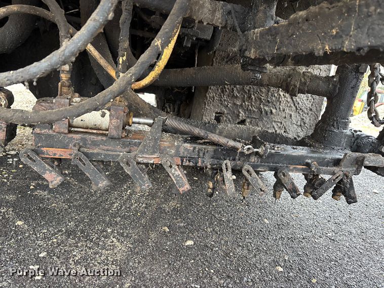 image for item EJ7691 1985 Ford F800 oil distributor truck