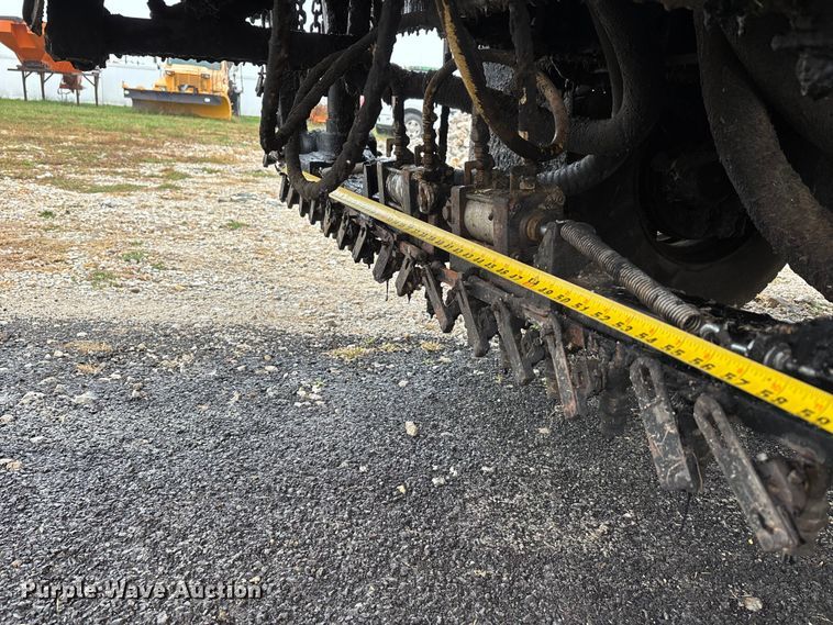 image for item EJ7691 1985 Ford F800 oil distributor truck