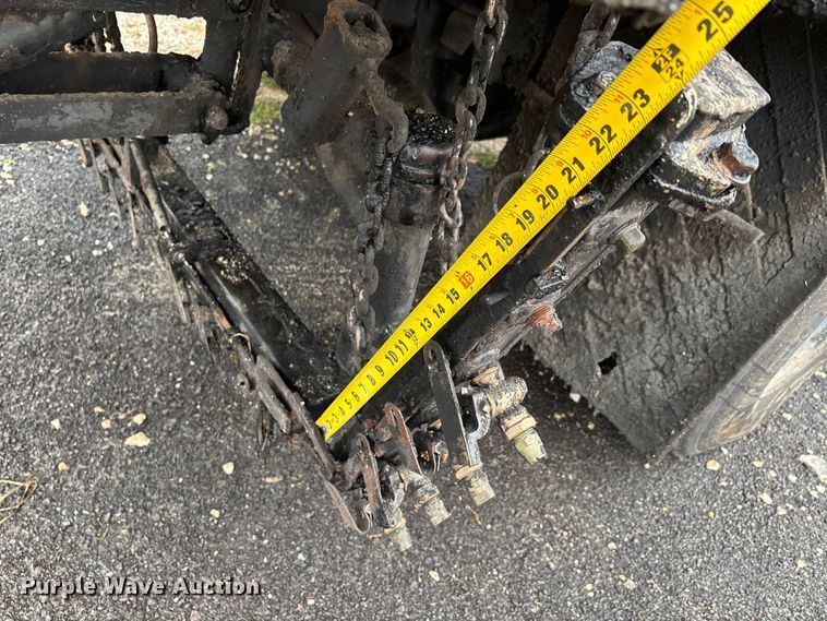 image for item EJ7691 1985 Ford F800 oil distributor truck