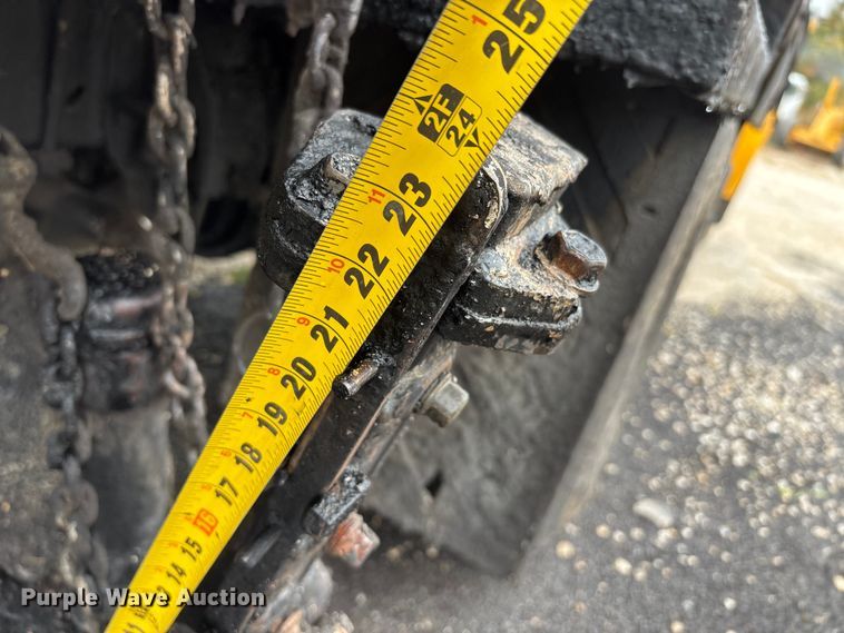 image for item EJ7691 1985 Ford F800 oil distributor truck