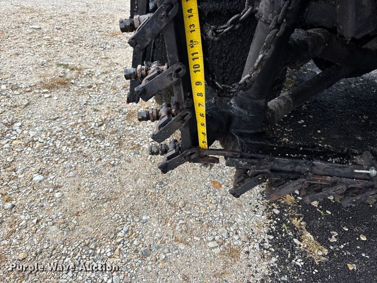 image for item EJ7691 1985 Ford F800 oil distributor truck