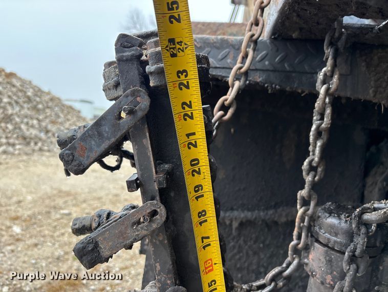 image for item EJ7691 1985 Ford F800 oil distributor truck