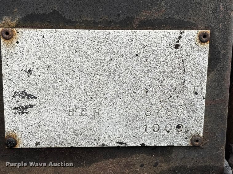 image for item EJ7691 1985 Ford F800 oil distributor truck