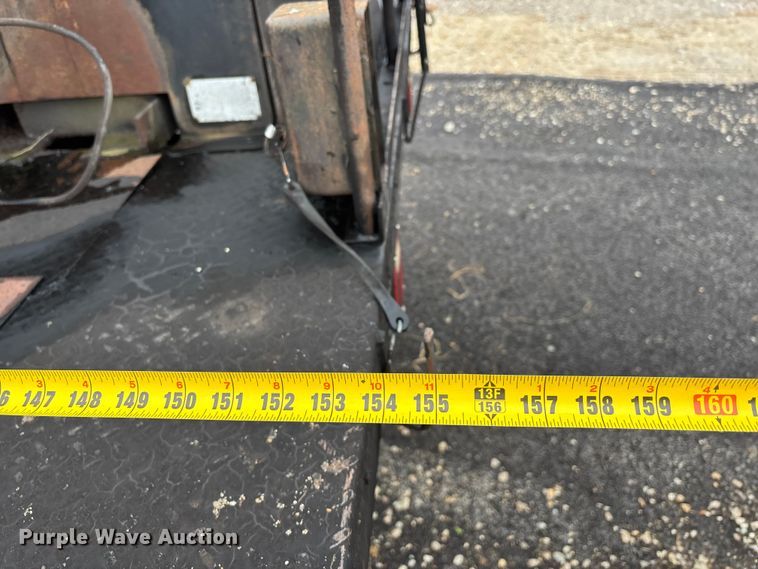 image for item EJ7691 1985 Ford F800 oil distributor truck