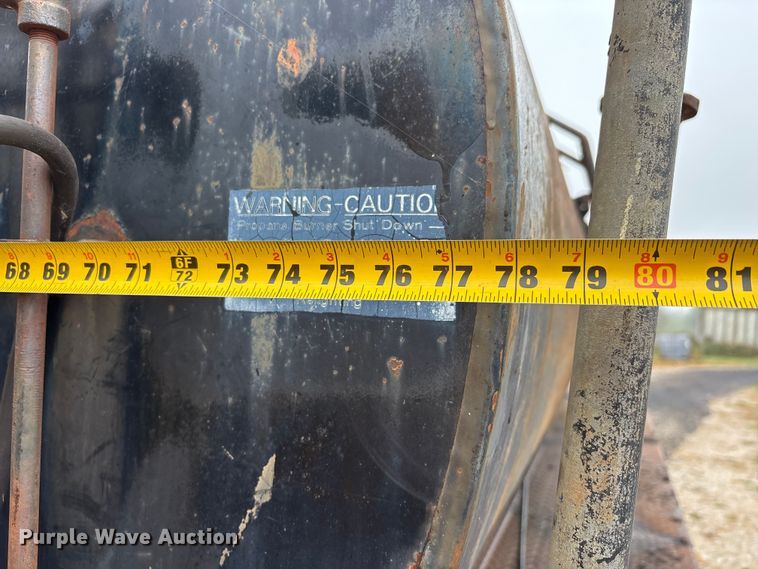 image for item EJ7691 1985 Ford F800 oil distributor truck