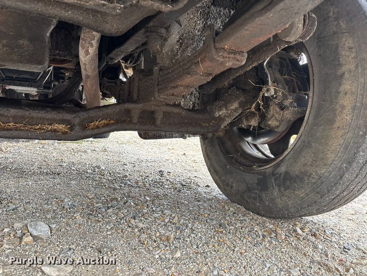 image for item EJ7691 1985 Ford F800 oil distributor truck