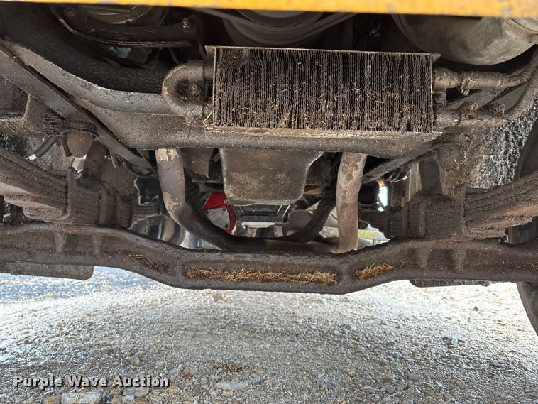 image for item EJ7691 1985 Ford F800 oil distributor truck