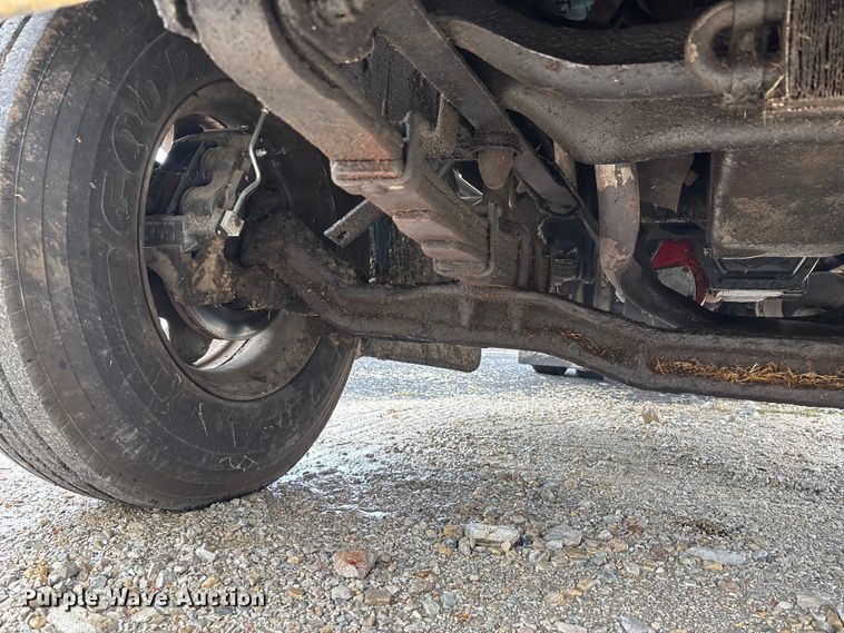 image for item EJ7691 1985 Ford F800 oil distributor truck