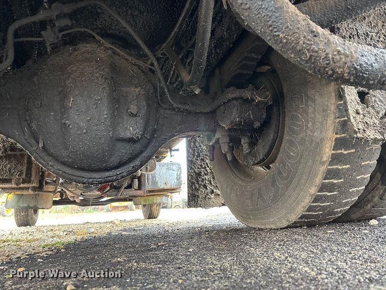 image for item EJ7691 1985 Ford F800 oil distributor truck